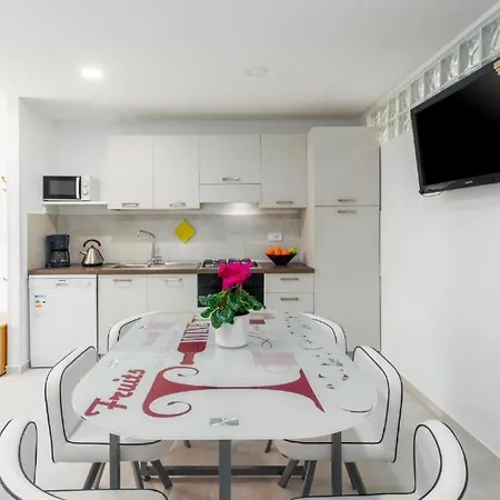 Apartment New!!! Alex Deluxe On Beach 2