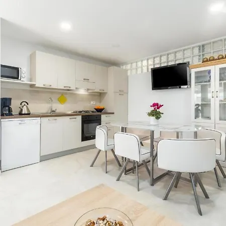 Apartment New!!! Alex Deluxe On Beach 2 Porec
